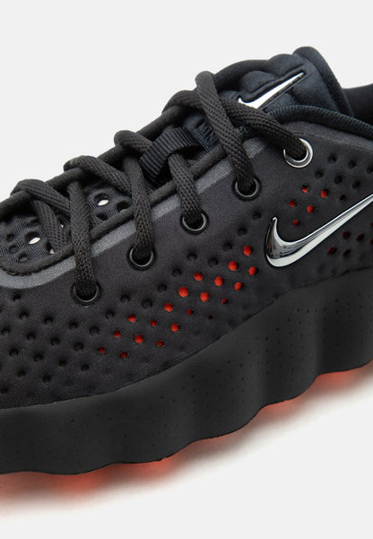 Nike Mind 002 WMNS Black Hyper Crimson